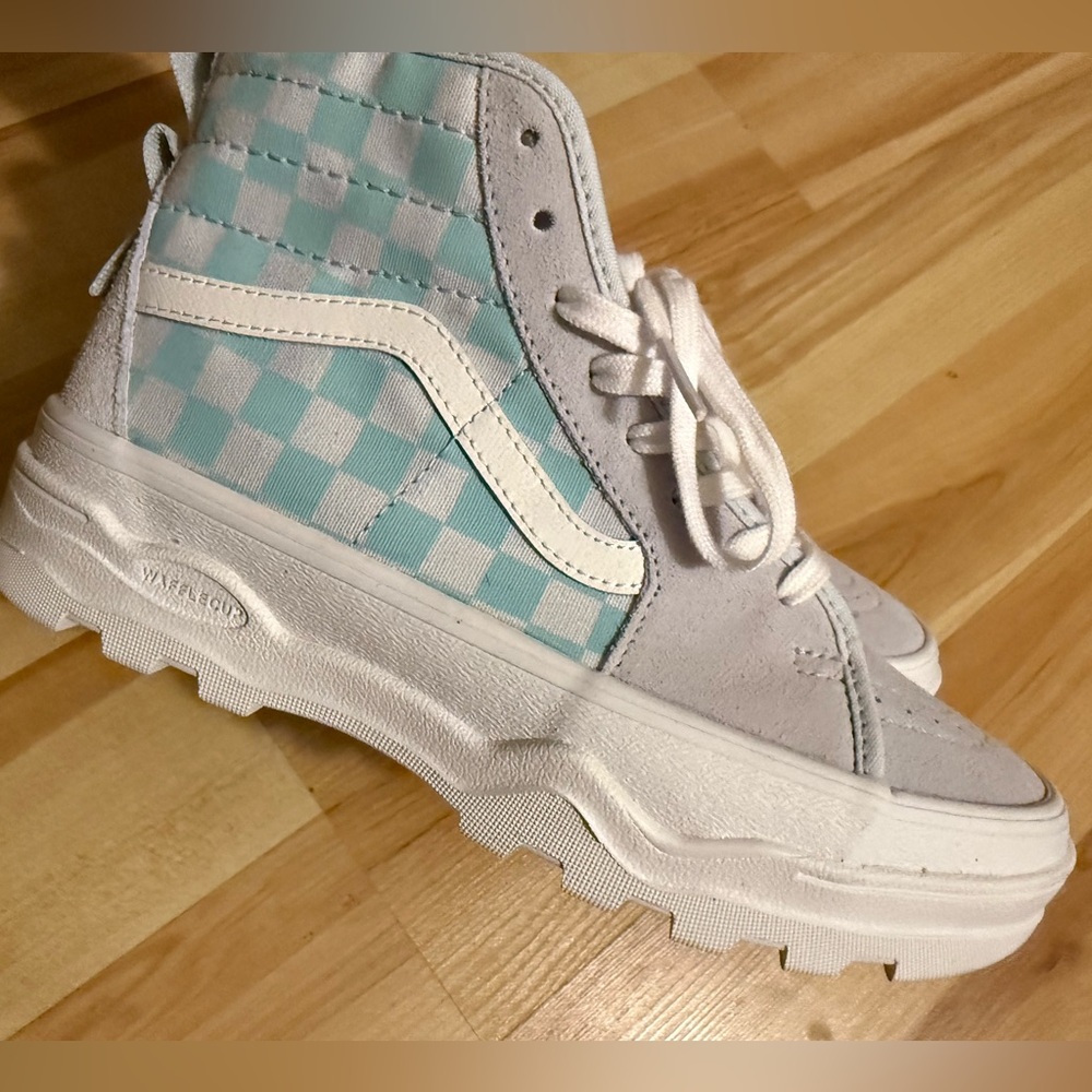 Vans sentry sk8-hi wc checkerboard
plein air shoes NWOT 6.5